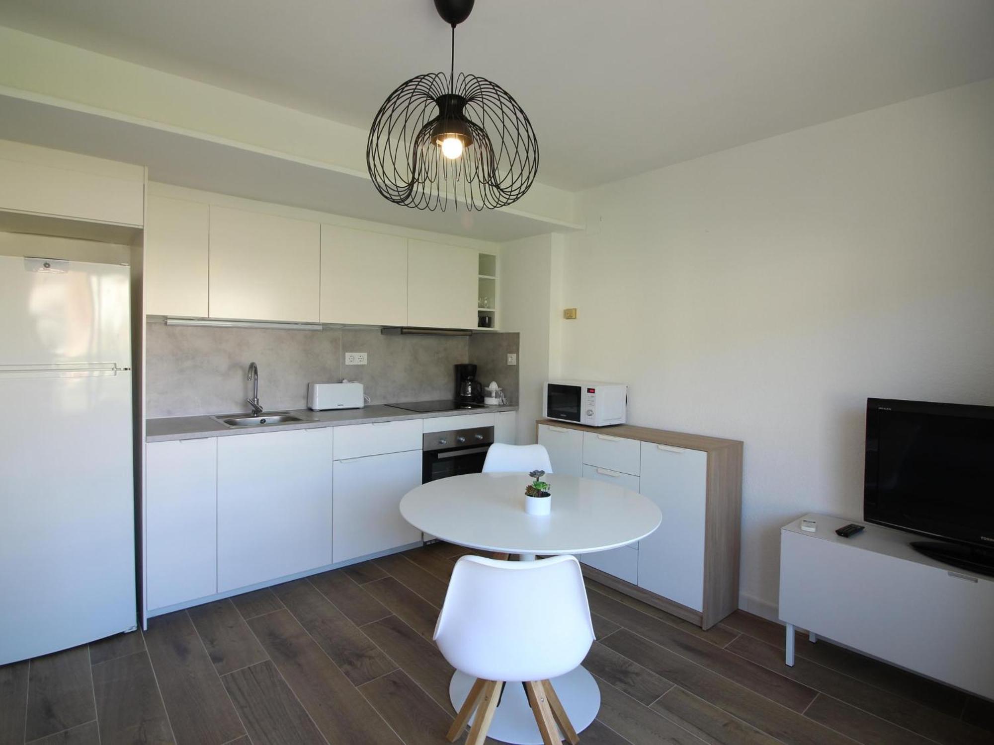 Renovado En El Centro De A Solo 150m De La Playa, Ideal Parejas - Es-228-110 Appartement *